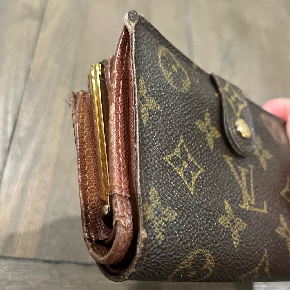 Authentic LV monogram kisslock wallet - Picture 16 of 16